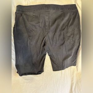 Claudia Ev size 14 Women shorts